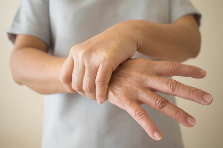 12 early warning signs indicating the onset of Parkinson’s disease